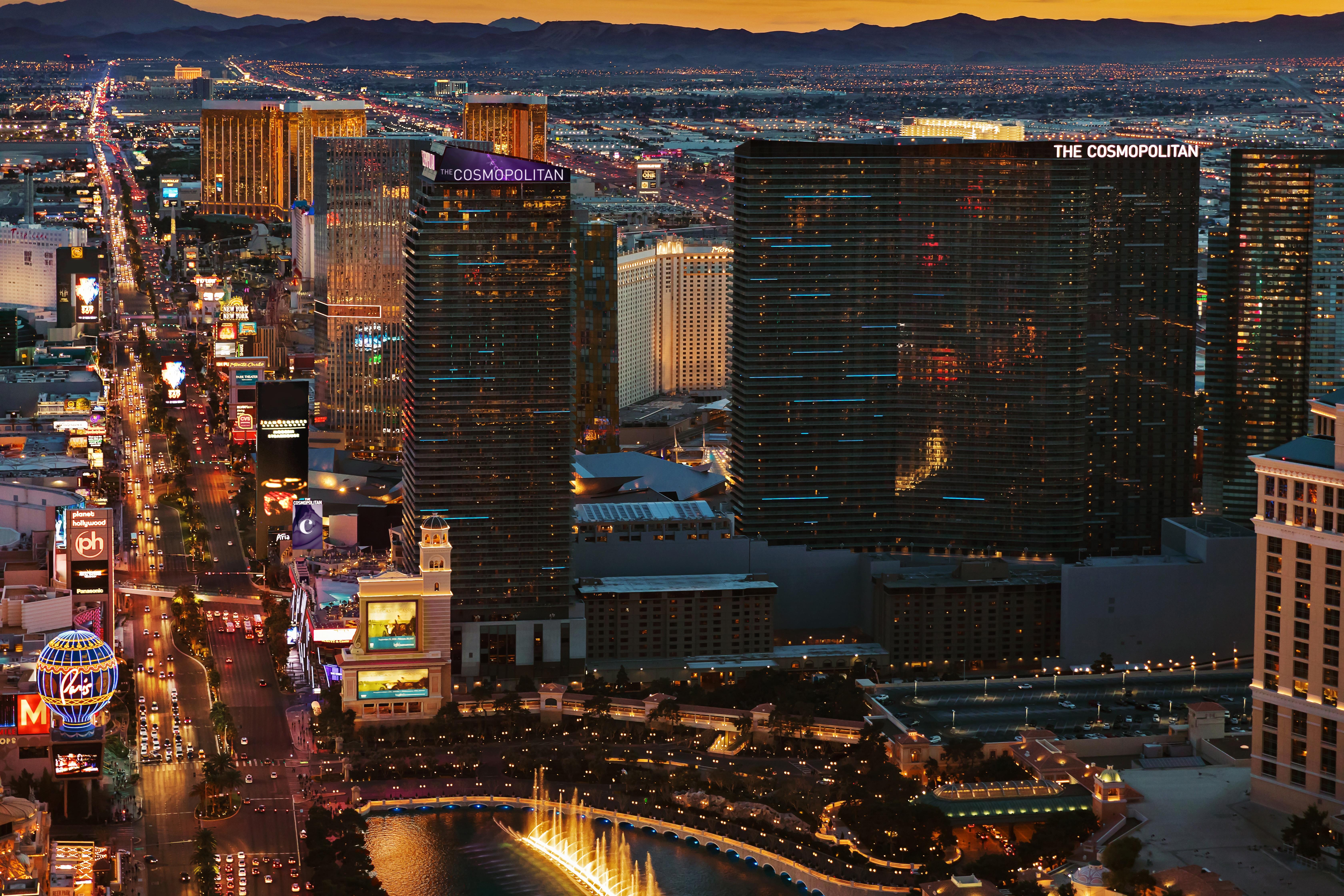 The Cosmopolitan Of Las Vegas Esterno foto The Cosmopolitan at night