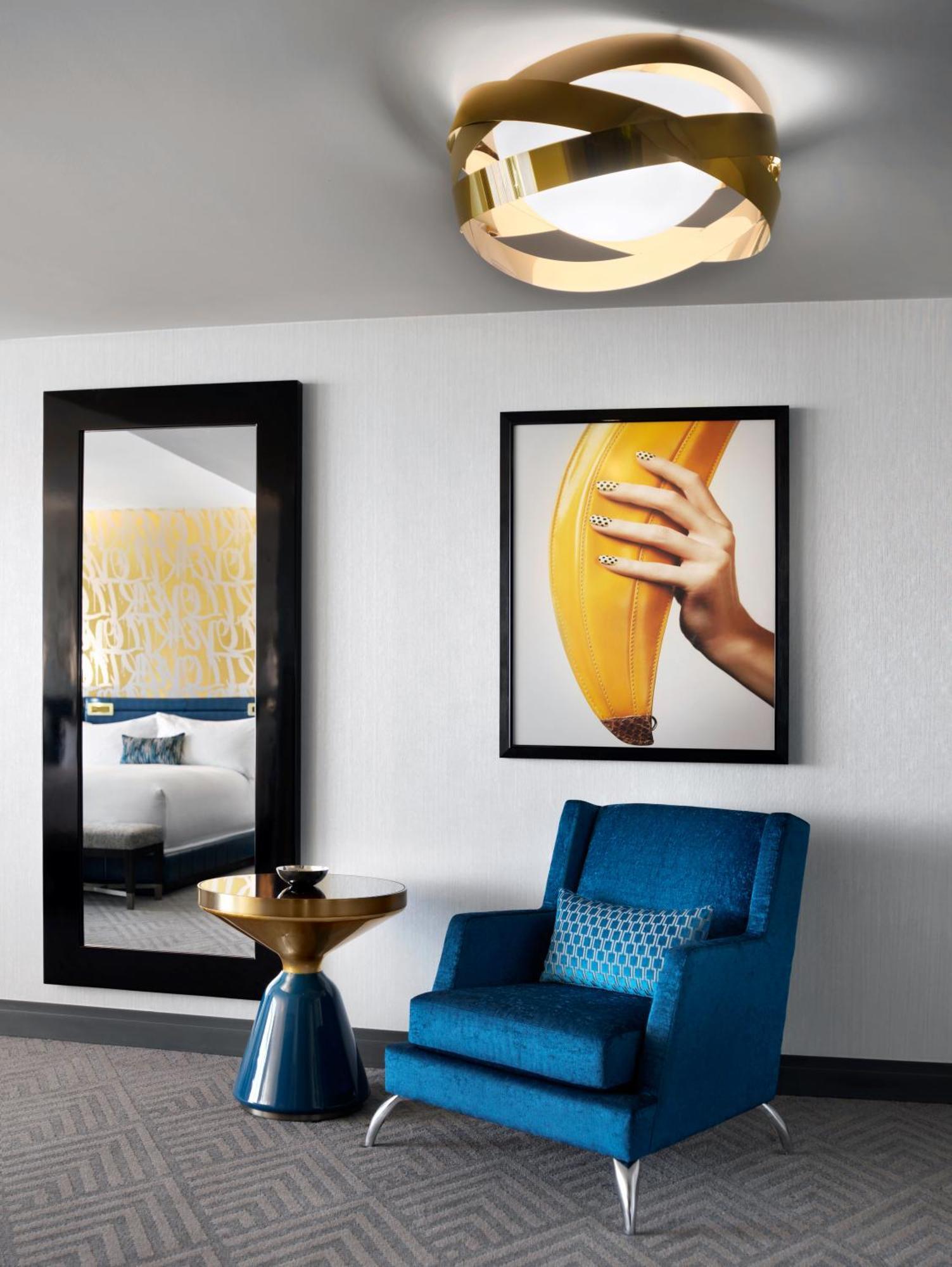 The Cosmopolitan Of Las Vegas Esterno foto Artwork by photographer and painter, Mark Seliger