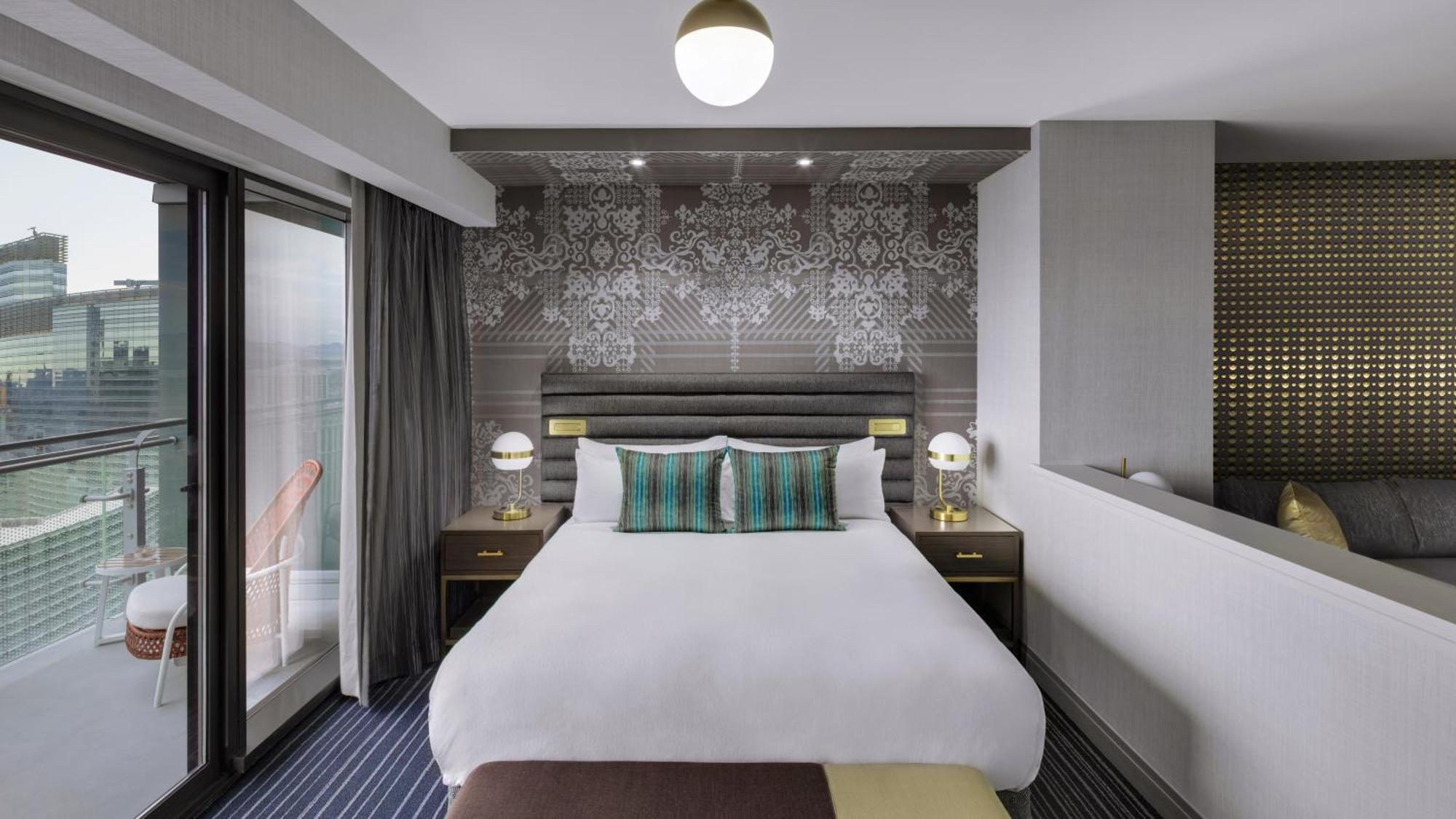 The Cosmopolitan Of Las Vegas Esterno foto A bedroom at the hotel